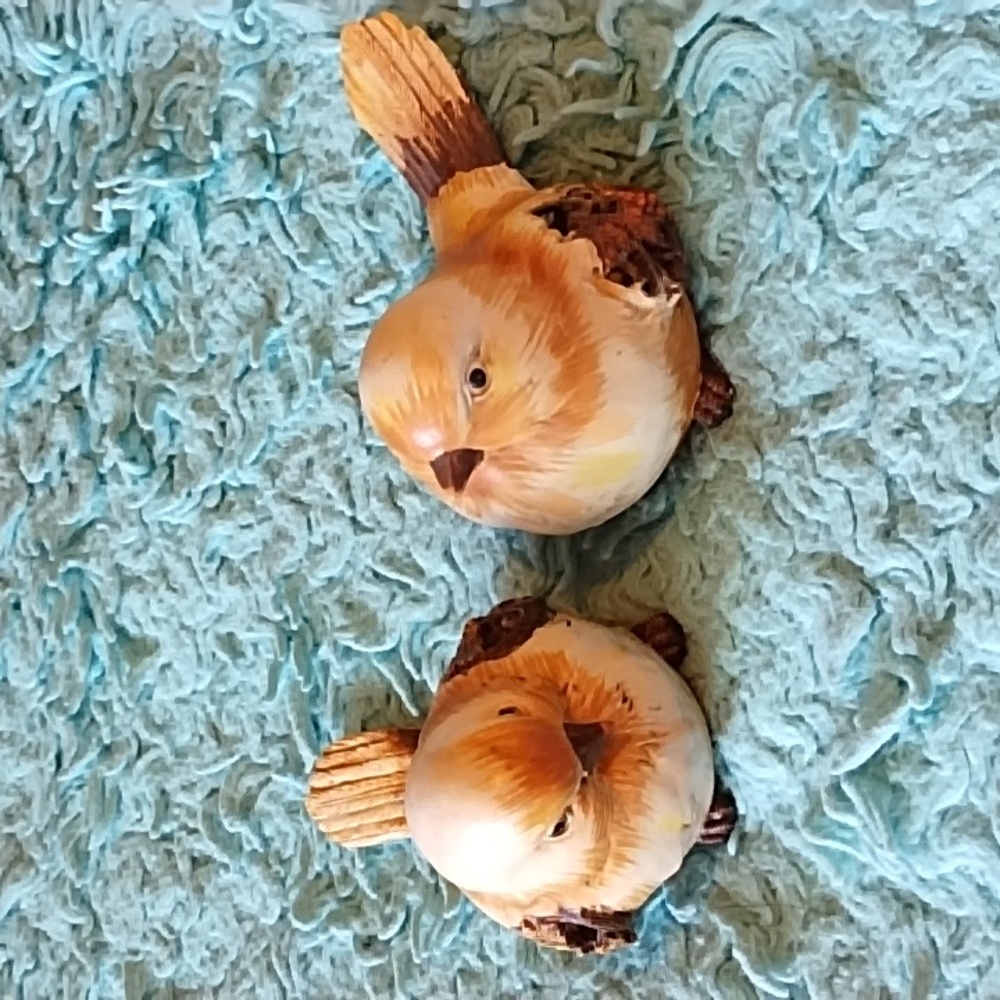Ganz Bird figurines